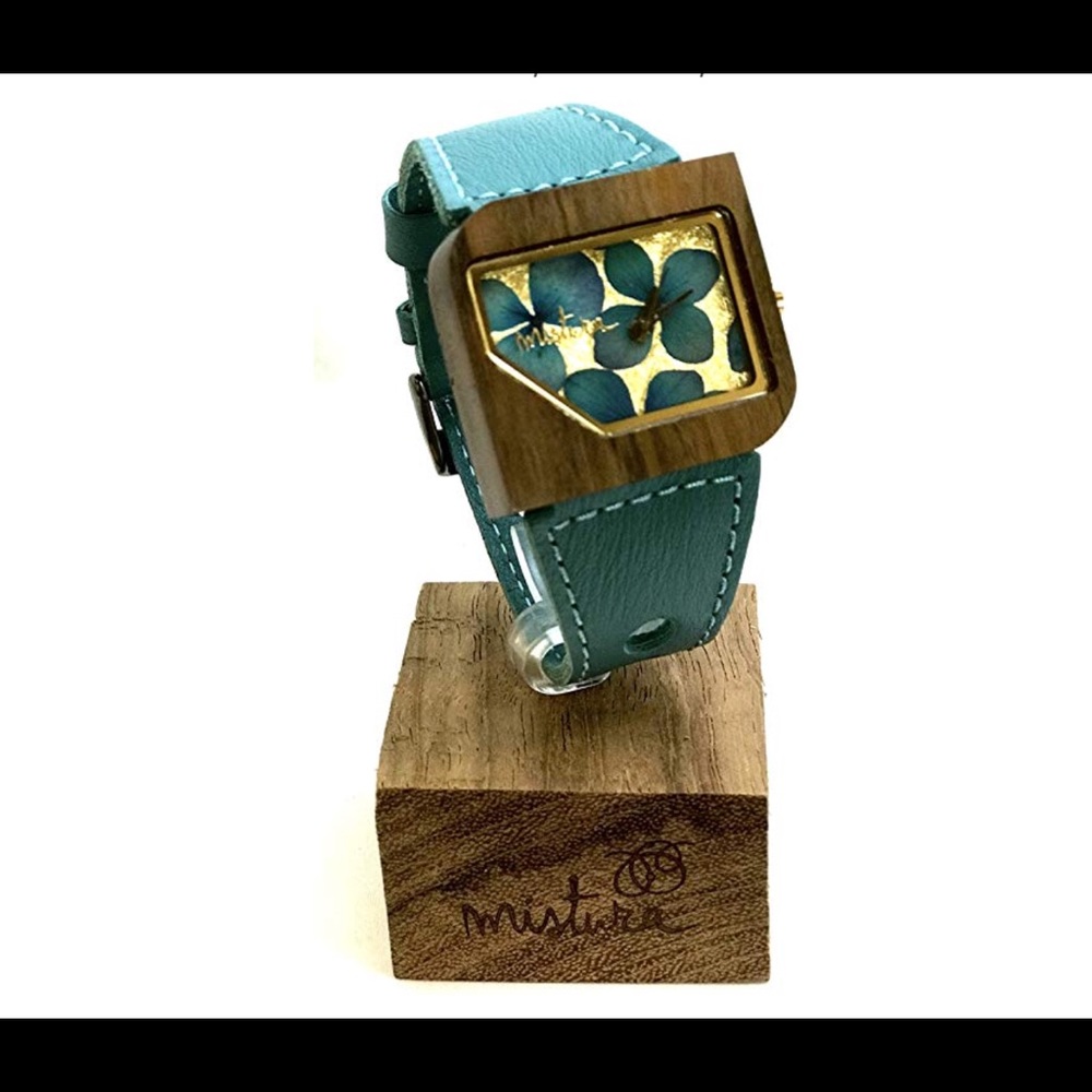 Avanti ,Mint Leather, Pui Wood, Blue Flowers